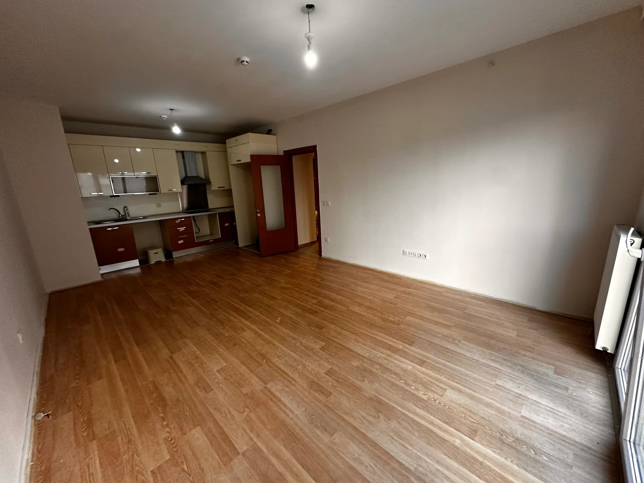 KRİSTALŞEHİR'DE METROBÜSE KOMŞU 2+1 AÇIK MUTFAK KİRALIK DAİRE